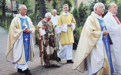 W 2007 r. w parafii Matki Bożej Różańcowej w Rudzie Śląskiej--Halembie misjonarz świętował złoty jubileusz kapłaństwa.