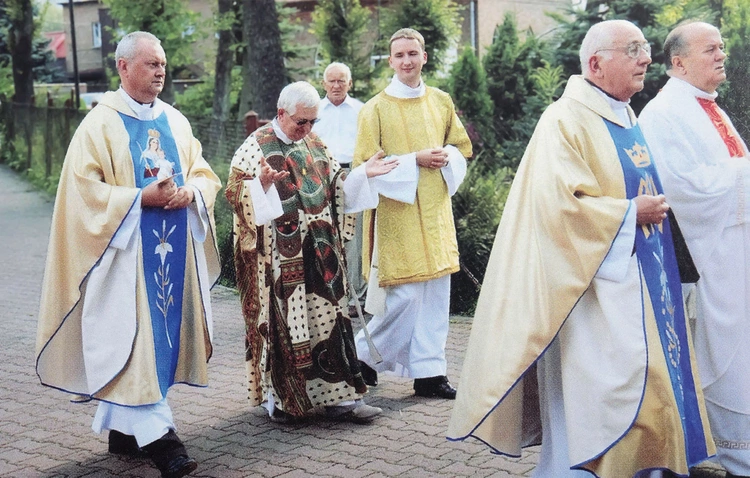 W 2007 r. w parafii Matki Bożej Różańcowej w Rudzie Śląskiej--Halembie misjonarz świętował złoty jubileusz kapłaństwa.
