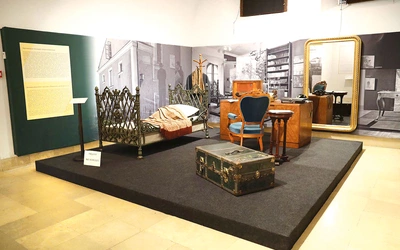 W jednej z sal odtworzono sandomierskie mieszkanie literata.