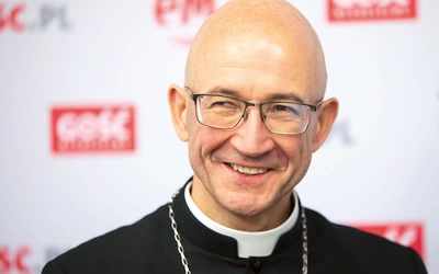 	Nowy arcybiskup warszawski ma 56 lat.