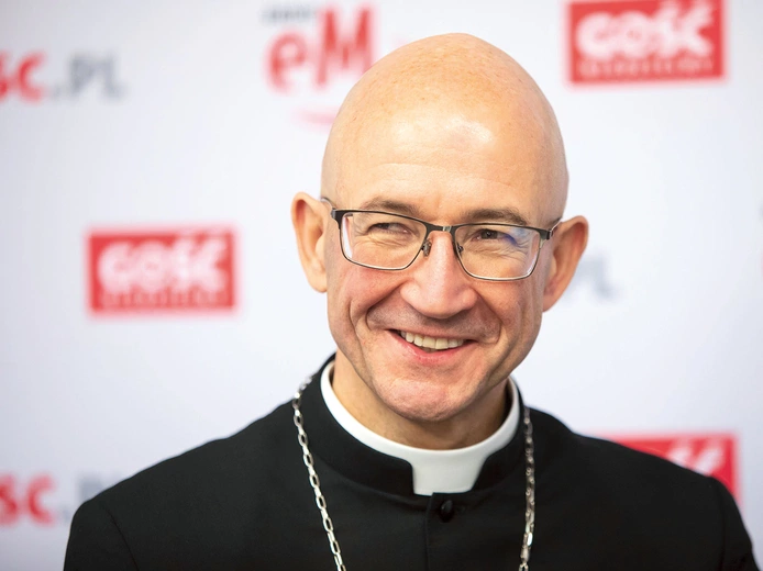 	Nowy arcybiskup warszawski ma 56 lat.