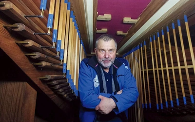 	31 października odebrano prace. Z organmistrzem można było zajrzeć nawet do organowej „duszy”.