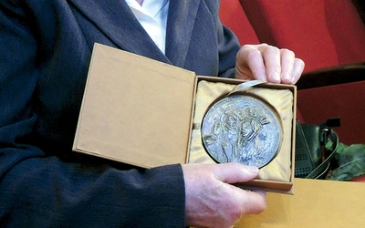 Medale „Pro Consecratione Mundi” trafią do kolejnych laureatów.