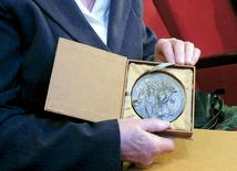 Medale „Pro Consecratione Mundi” trafią do kolejnych laureatów.