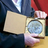 Medale „Pro Consecratione Mundi” trafią do kolejnych laureatów.