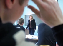 Wśród kandydatów na katechistów w Polsce przeważają kobiety