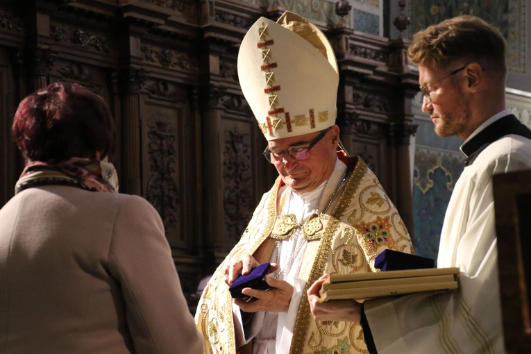 Płock. Nieszpory i medale Benemerenti