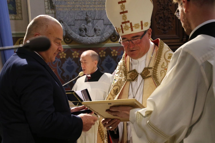 Płock. Nieszpory i medale Benemerenti