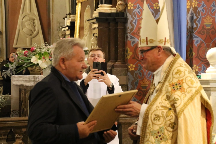 Płock. Nieszpory i medale Benemerenti