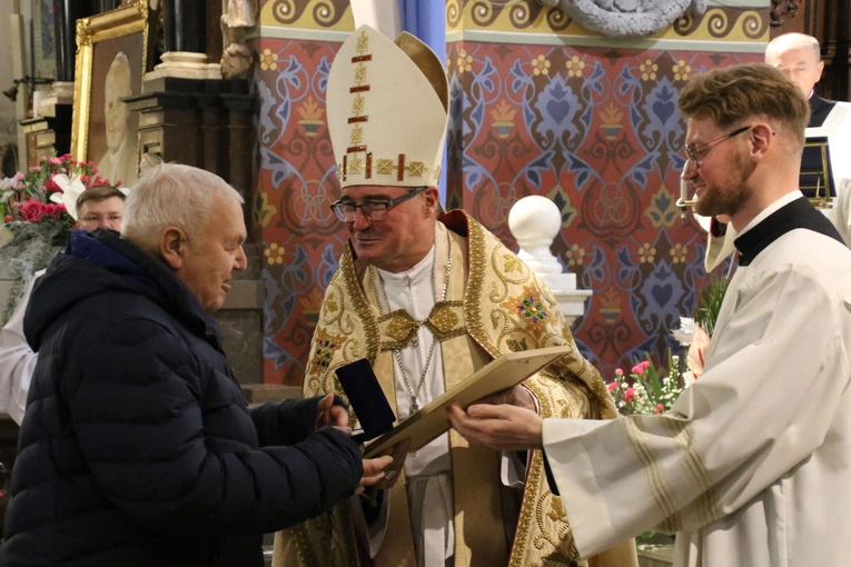 Płock. Nieszpory i medale Benemerenti