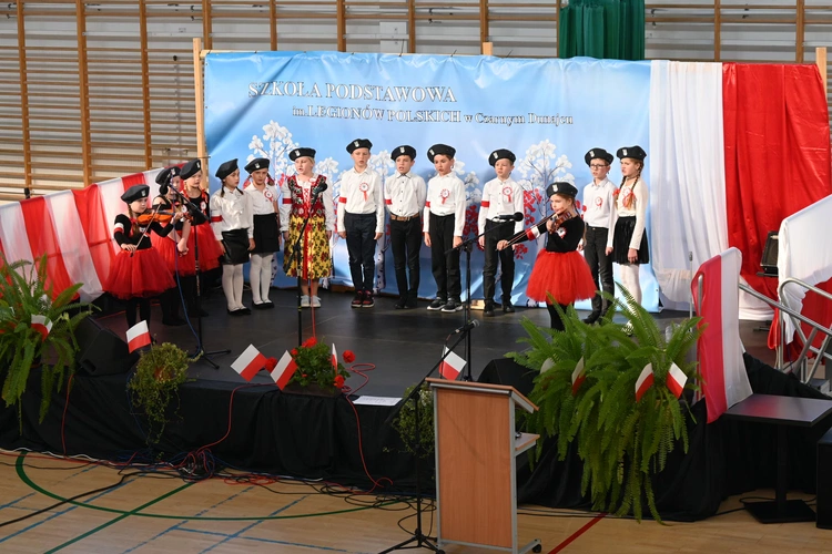 Szkoła w Czarnym Dunajcu od roku nosi imię Legonów Polskich