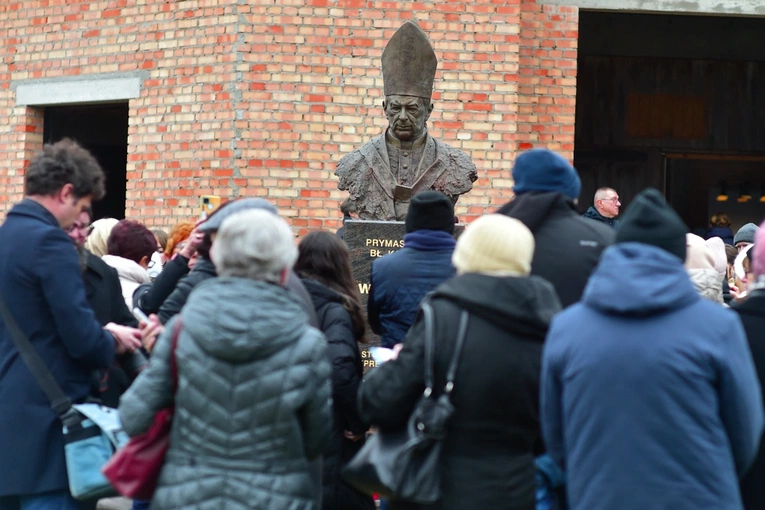 Olsztyn. Poświęcenie popiersia bł. Stefana Wyszyńskiego