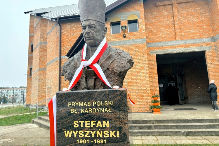 Olsztyn. Poświęcenie popiersia bł. Stefana Wyszyńskiego