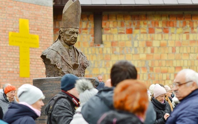 Olsztyn. Poświęcenie popiersia bł. Stefana Wyszyńskiego