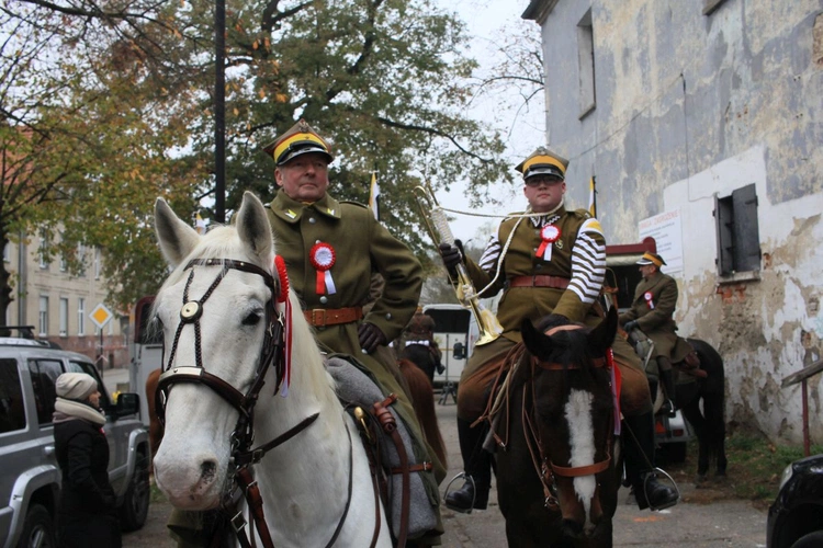 Defilada i prezentacja Kawalerzystów Ochotniczego Szwadronu 3. Pułku Ułanów Śląskich w Kędzierzynie-Koźlu
