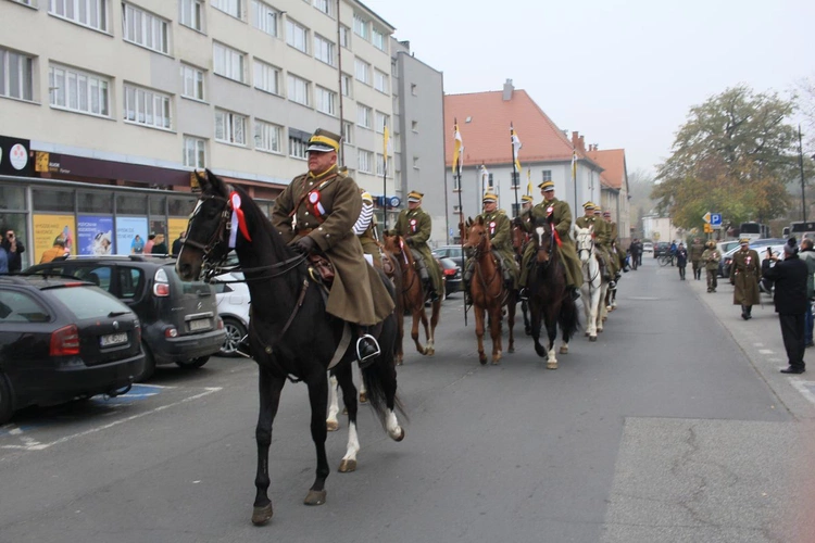 Defilada i prezentacja Kawalerzystów Ochotniczego Szwadronu 3. Pułku Ułanów Śląskich w Kędzierzynie-Koźlu