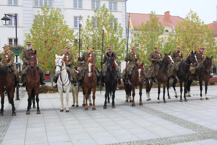 Defilada i prezentacja Kawalerzystów Ochotniczego Szwadronu 3. Pułku Ułanów Śląskich w Kędzierzynie-Koźlu