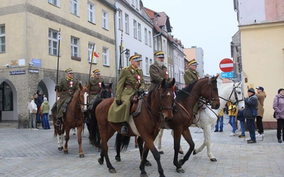 Defilada i prezentacja Kawalerzystów Ochotniczego Szwadronu 3. Pułku Ułanów Śląskich w Kędzierzynie-Koźlu