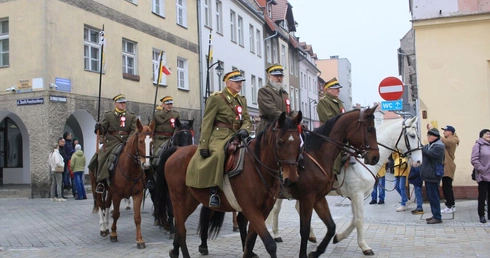 Defilada i prezentacja Kawalerzystów Ochotniczego Szwadronu 3. Pułku Ułanów Śląskich w Kędzierzynie-Koźlu