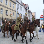 Defilada i prezentacja Kawalerzystów Ochotniczego Szwadronu 3. Pułku Ułanów Śląskich w Kędzierzynie-Koźlu