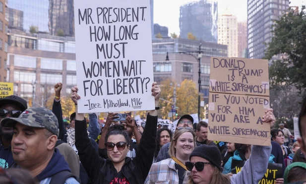 Protest przeciwk demokratycznej decyzji