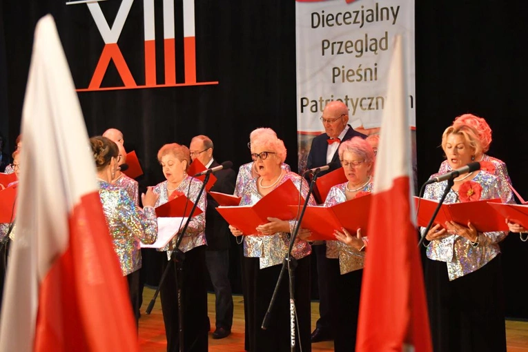 Pieśnią uczcili niepodległość