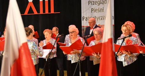 Pieśnią uczcili niepodległość
