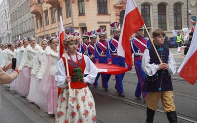 Radosna Parada Niepodległości przeszła przez Wrocław po raz 21.