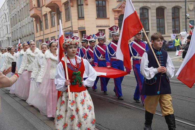 Radosna Parada Niepodległości przeszła przez Wrocław po raz 21.