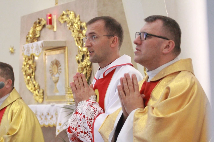 Poświęcenie obelisku i tablicy w Gródku nad Dunajcem