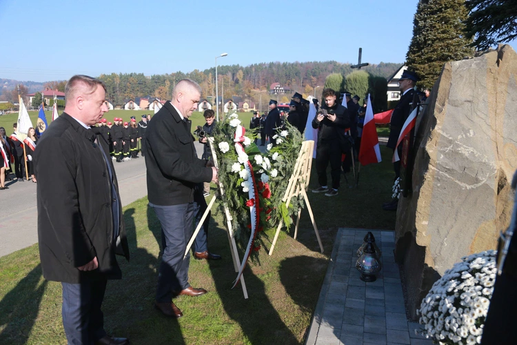 Poświęcenie obelisku i tablicy w Gródku nad Dunajcem