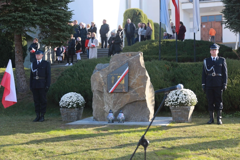 Poświęcenie obelisku i tablicy w Gródku nad Dunajcem