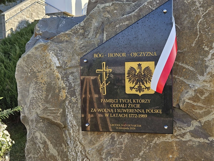 Poświęcenie obelisku i tablicy w Gródku nad Dunajcem