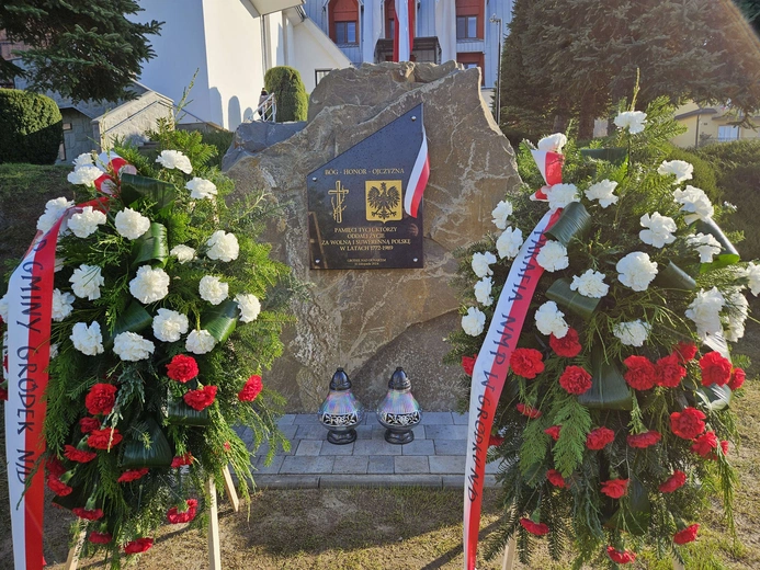 Poświęcenie obelisku i tablicy w Gródku nad Dunajcem