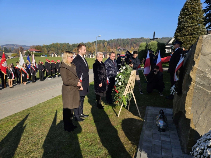 Poświęcenie obelisku i tablicy w Gródku nad Dunajcem