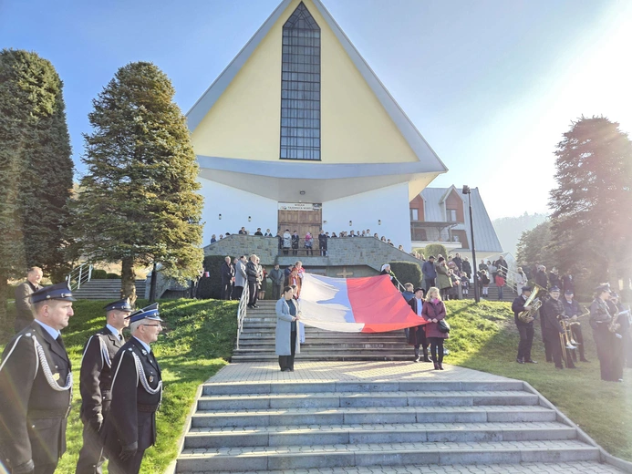 Poświęcenie obelisku i tablicy w Gródku nad Dunajcem