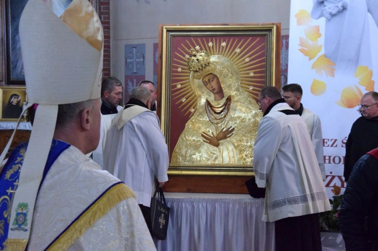 Mieszkańcy Skarżyska-Kamiennej ponowili zawierzenie Matce Bożej Miłosierdzia