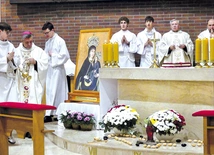 Bp Roman Pindel przewodniczył Mszy św. w intencji zniewolonych.