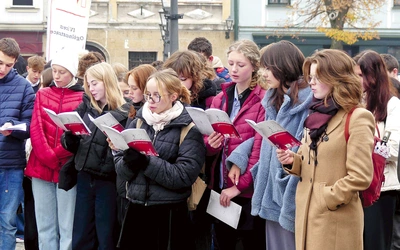 Młodzi z bielskich szkół włączyli się w patriotyczne spotkanie  w Bielsku-Białej.