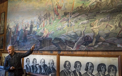 O artyście opowiada jego wnuk Zbigniew Wałach. 