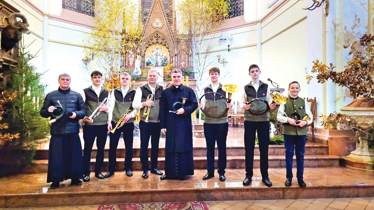 Przy okazji obchodów w świątyni zabrzmiały też myśliwskie sygnałówki.