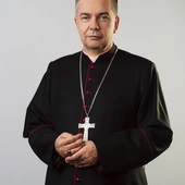12 września 2024 r. papież Franciszek mianował bp. Osiala biskupem łowickim. Hierarcha urodził się 19 listopada 1970 r. w Łowiczu.