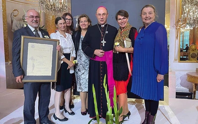 Tak zaszczytne wyróżnienie jest podziękowaniem i zachętą, by nie ustawać w podejmowanej pracy.