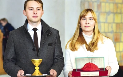 	Piuska kardynalska i kielich używane przez błogosławionego trafiły do kościoła, któremu patronuje.