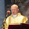 	Ks. Sławomir Płusa  w czasie liturgii.