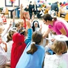 Dzieci w czasie zabawy zorganizowanej przez parafię w Pszennie.