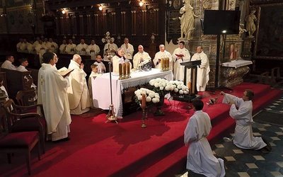 	Duszpasterze modlili się o świętość i upodabnianie się do Boga we wszystkich swoich działaniach.