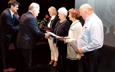 	Potomkowie państwa Dziubów podczas spotkania.