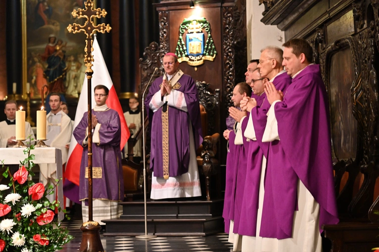 W intencji zmarłych biskupów i prezbiterów