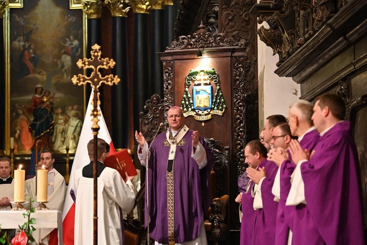 W intencji zmarłych biskupów i prezbiterów